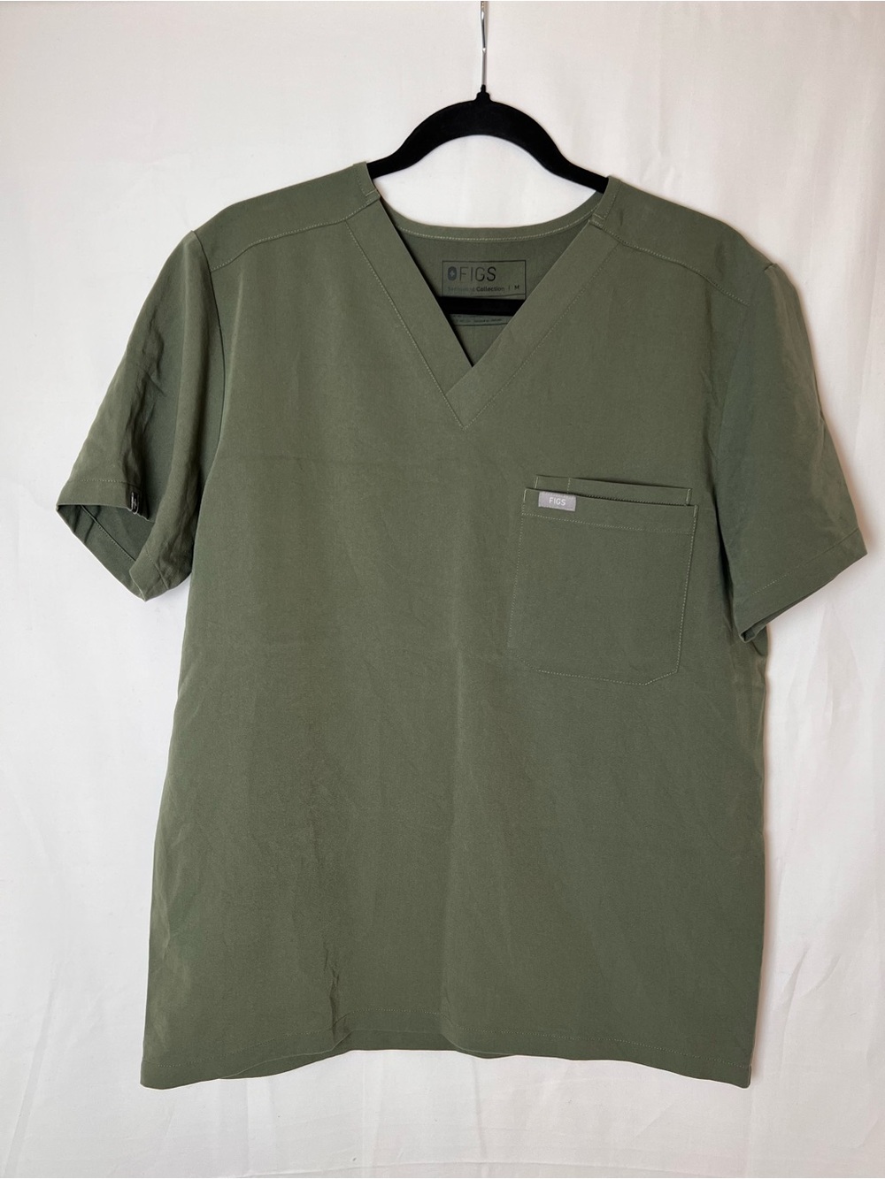 Figs Men’s Leon Moss Green V-Neck Scrub Top with Chest Pocket